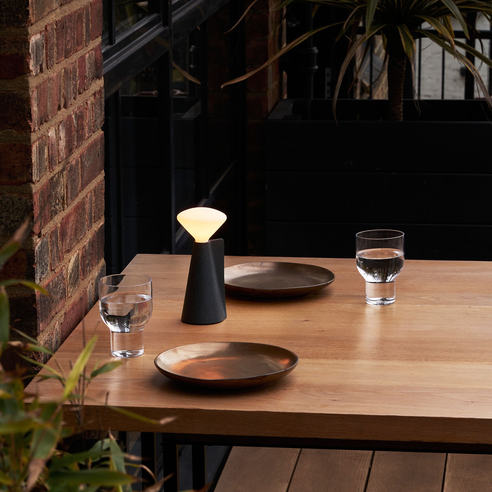 mantle-granite-black-2048×2048-6_0985e75c-b1b9-44ce-9e44-f0b2d111ceaf