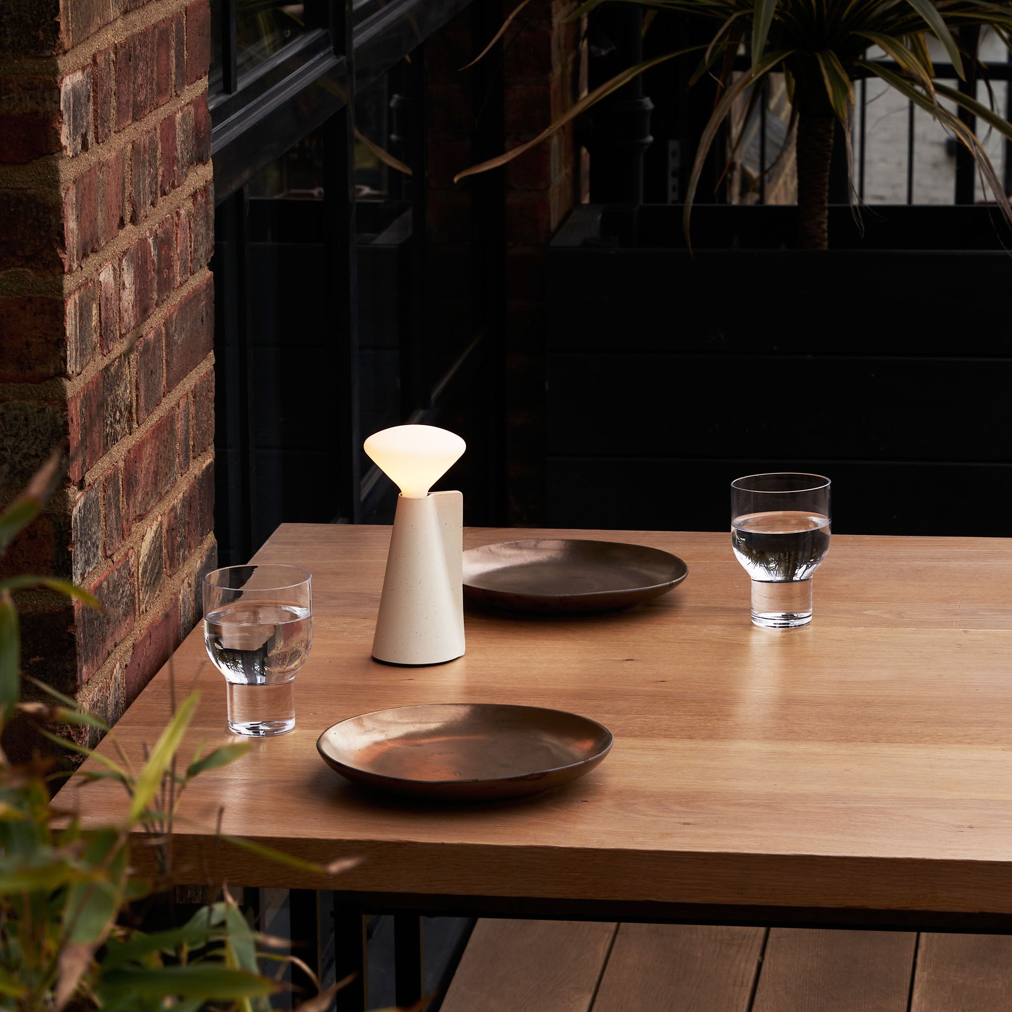 mantle-stone-white-2048×2048-6